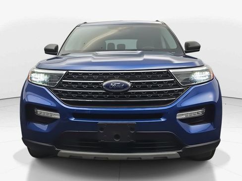 Used 2022 Ford Explorer XLT w/ Equipment Group 202A image 3