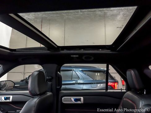 Used 2023 Ford Explorer ST-Line w/ Class IV Trailer Tow Package image 13