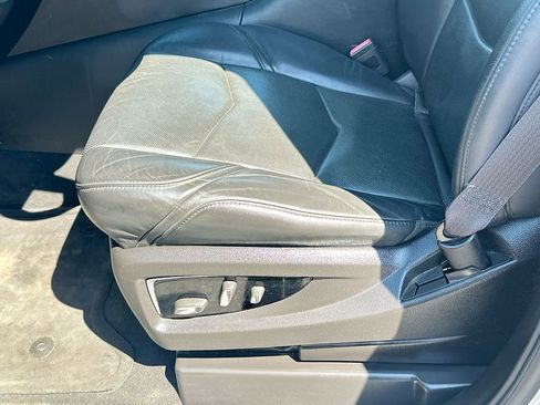 Used 2015 Cadillac Escalade Luxury image 9