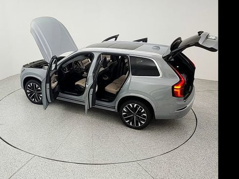 New 2026 Volvo XC90 B5 Plus w/ Protection Package image 40