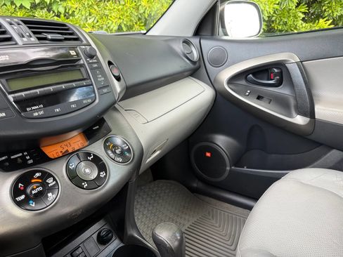 Used 2011 Toyota RAV4 Limited w/ Limited Extra Value Pkg AWD/4WD image 40