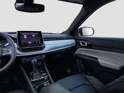 Used 2024 Jeep Compass Limited image 23