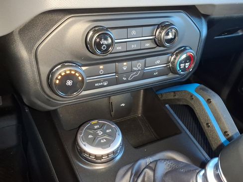 Used 2023 Ford Bronco Black Diamond image 22