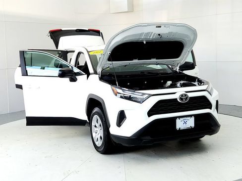 Used 2024 Toyota RAV4 LE AWD/4WD image 9