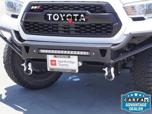 Used 2018 Toyota Tacoma TRD Sport w/ Technology Package RWD image 10