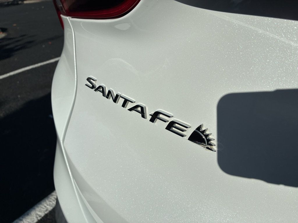Used 2022 Hyundai Santa Fe SEL w/ Convenience + Premium Package AWD/4WD image 12