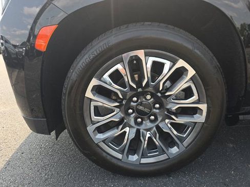 Used 2023 GMC Yukon Denali Ultimate image 9