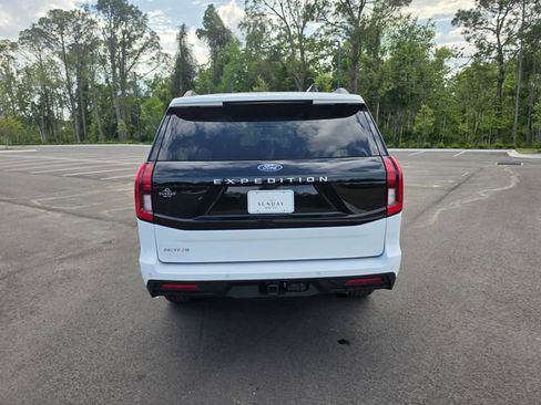 Used 2025 Ford Expedition Active AWD/4WD image 4