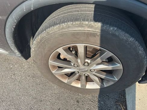 Used 2018 Dodge Durango SXT w/ 3rd Row Seating Group RWD image 18