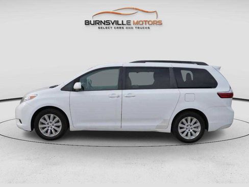 Used 2015 Toyota Sienna LE image 4