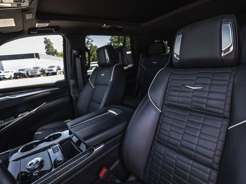 Used 2025 Cadillac Escalade V AWD/4WD image 23
