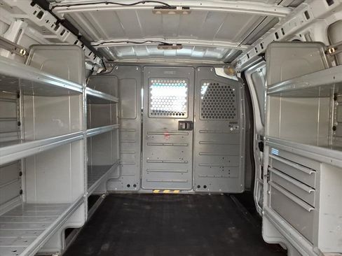 Used 2015 GMC Savana 2500 image 17