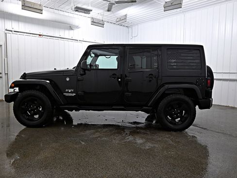 Used 2017 Jeep Wrangler Unlimited Sahara w/ Dual Top Group image 18