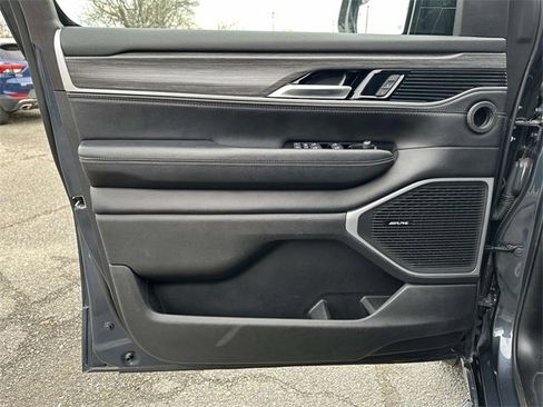 Used 2023 Jeep Wagoneer L Series II image 14