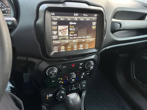 Used 2023 Jeep Renegade Latitude AWD/4WD image 14