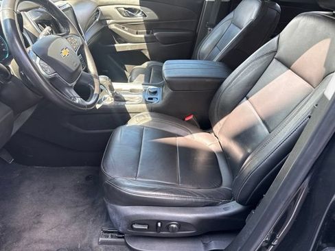 Used 2019 Chevrolet Traverse LT w/ LT Premium Package AWD/4WD image 9