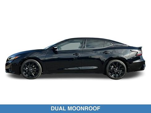 Used 2023 Nissan Maxima SR w/ Sport Mat Group FWD image 9