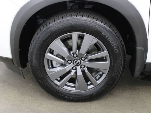 Used 2026 Nissan Pathfinder SV FWD image 28