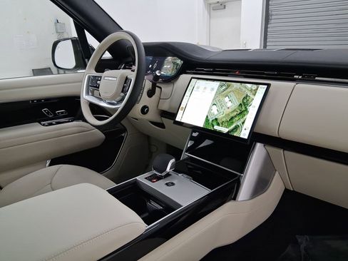 New 2026 Land Rover Range Rover SE image 20