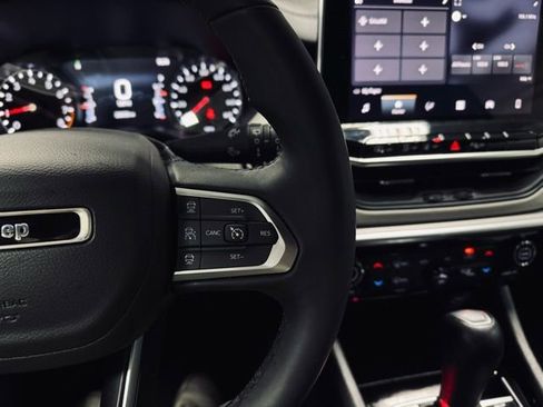 Used 2025 Jeep Compass Limited image 25