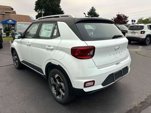 Used 2026 Hyundai Venue SEL FWD image 3