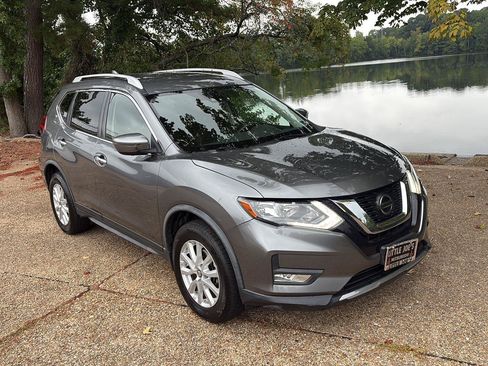 Used 2019 Nissan Rogue SV AWD/4WD image 2