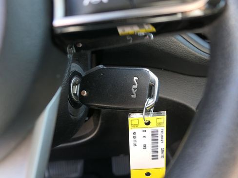 Used 2022 Kia Forte LXS image 22