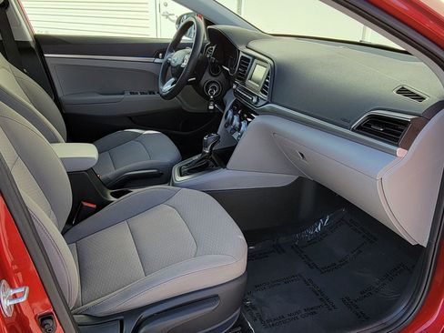 Used 2019 Hyundai Elantra SE image 30