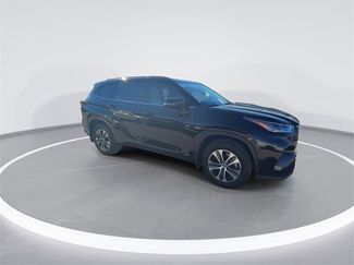 Used 2024 Toyota Highlander XLE video 2