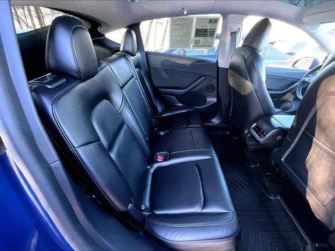 Used 2021 Tesla Model Y Long Range image 18
