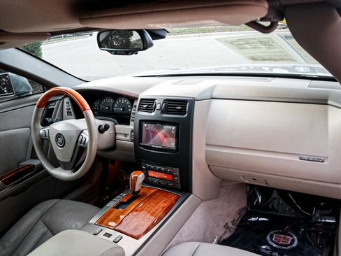 Used 2005 Cadillac XLR image 26