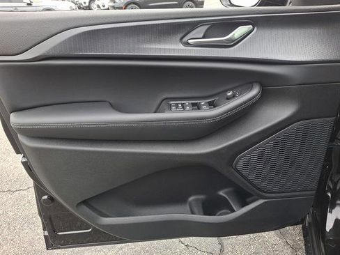 New 2025 Jeep Grand Cherokee Altitude image 9