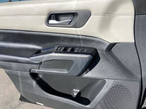 Used 2022 Nissan Pathfinder SL image 18