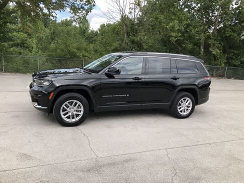 Used 2023 Jeep Grand Cherokee L Laredo w/ Luxury Tech Group I AWD/4WD image 3