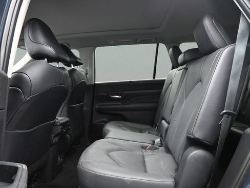Used 2025 Toyota Grand Highlander AWD image 13