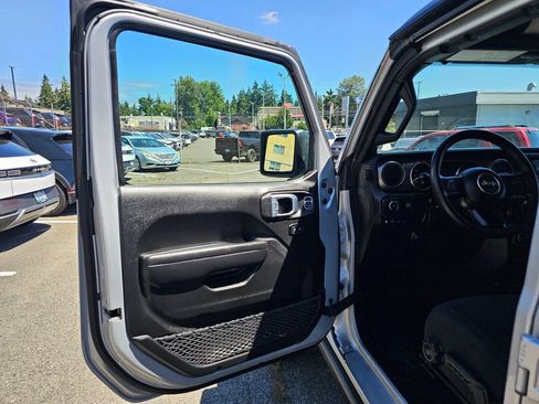 Used 2023 Jeep Wrangler Unlimited w/ Cold Weather Group AWD/4WD image 19