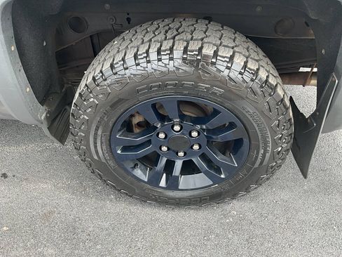 Used 2018 Chevrolet Silverado 1500 LT w/ All Star Edition AWD/4WD image 17