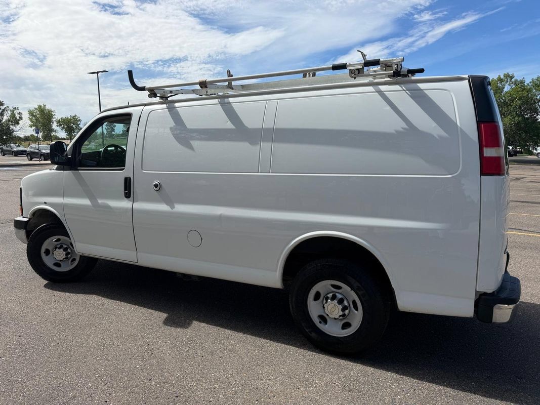 Used 2014 Chevrolet Express 2500 RWD image 2