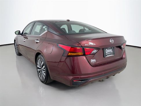 Used 2024 Nissan Altima 2.5 SV FWD image 10