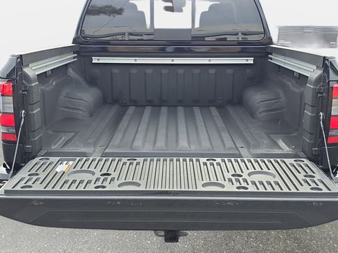 Certified 2025 Nissan Frontier SV w/ SV Convenience Package image 12