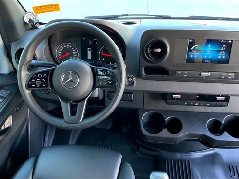 Used 2024 Mercedes-Benz Sprinter 4500 image 5