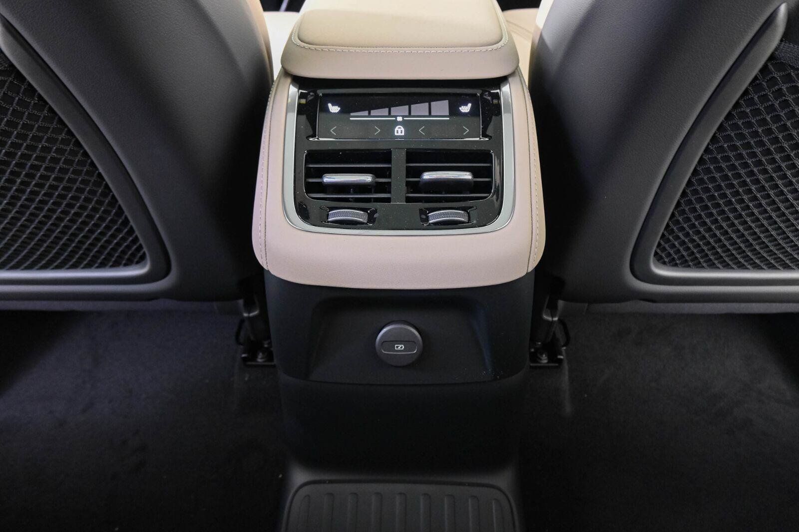 New 2026 Volvo XC90 T8 Core w/ Protection Package Premier AWD/4WD image 19