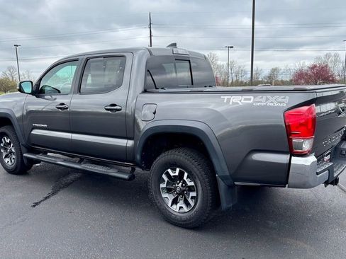 Used 2017 Toyota Tacoma TRD Off-Road w/ Tow Package (A/T) AWD/4WD image 5