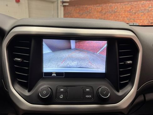 Used 2023 GMC Acadia SLT w/ Preferred Package image 21