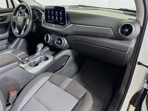 Used 2025 Chevrolet Blazer LT image 26