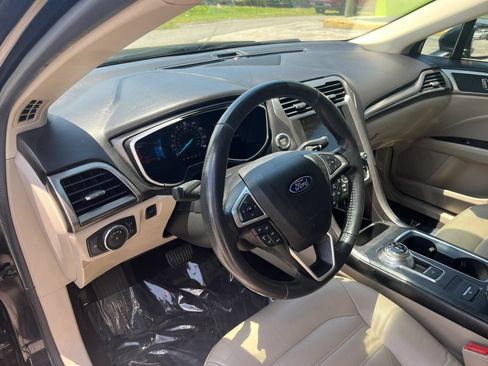 Used 2017 Ford Fusion SE w/ Fusion SE Technology Package FWD image 11