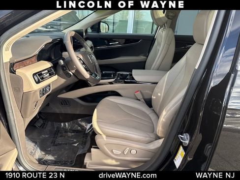 Certified 2022 Lincoln Nautilus Reserve image 11