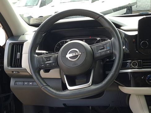 Certified 2024 Nissan Pathfinder SL image 16