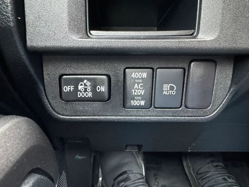 Used 2018 Toyota Tacoma TRD Off-Road w/ Technology Package image 29