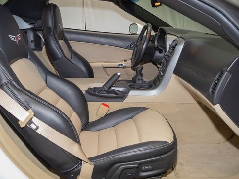Used 2007 Chevrolet Corvette Convertible w/ Preferred Equipment Group RWD image 12